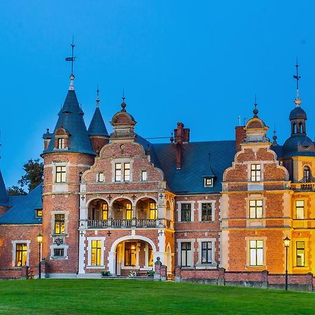 Palac Kobylniki Hotell Obrzycko Exteriör bild