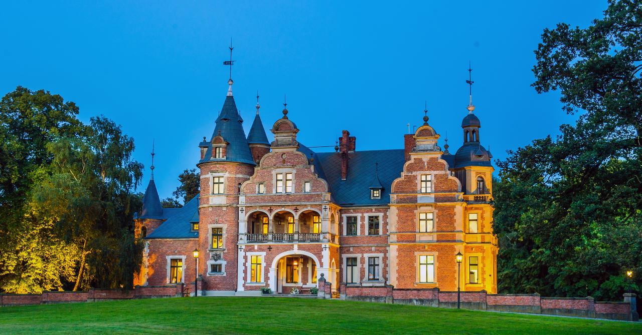 Palac Kobylniki Hotell Obrzycko Exteriör bild