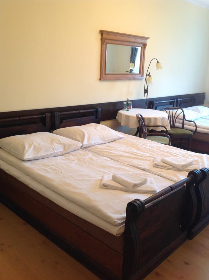 Palac Kobylniki Hotell Obrzycko Exteriör bild