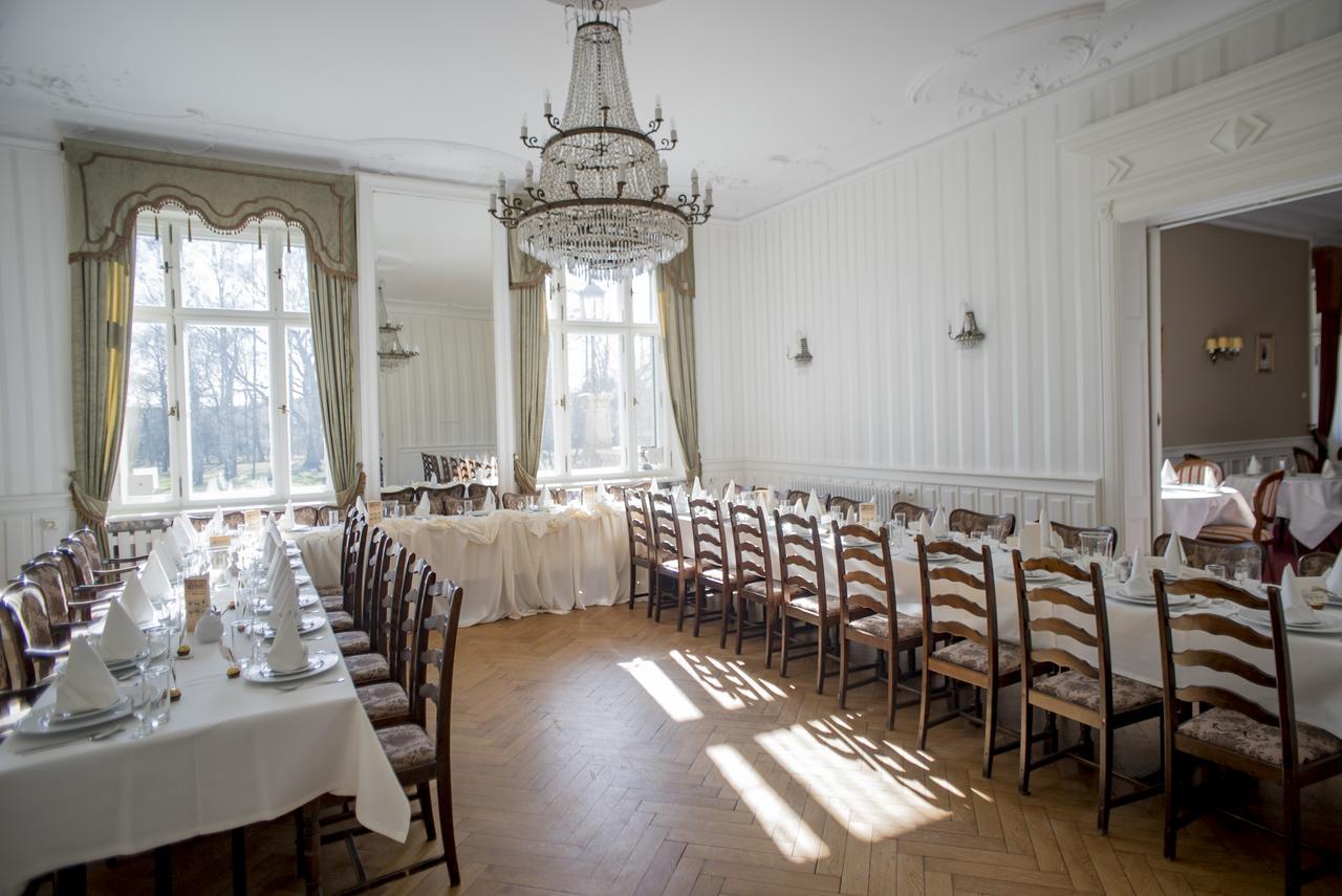 Palac Kobylniki Hotell Obrzycko Exteriör bild