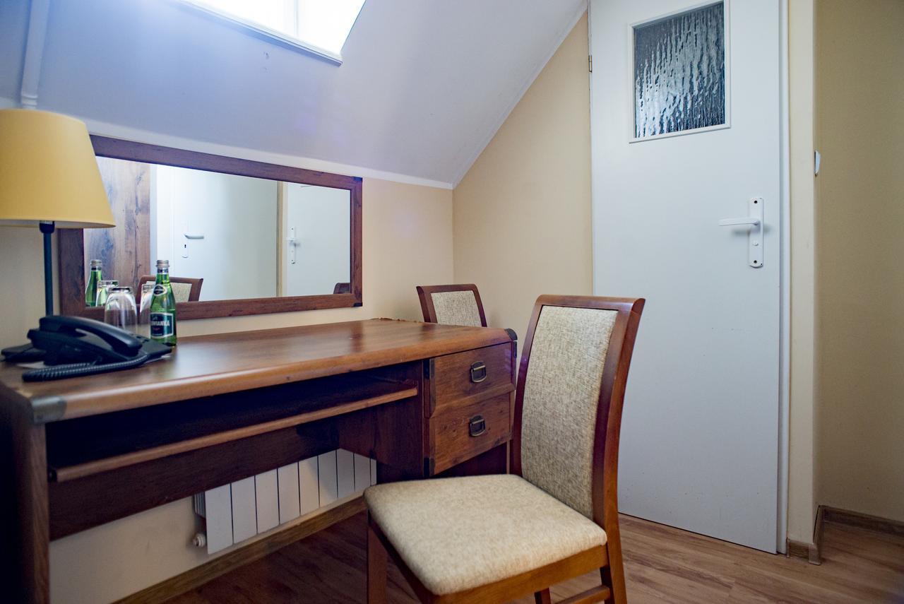Palac Kobylniki Hotell Obrzycko Exteriör bild
