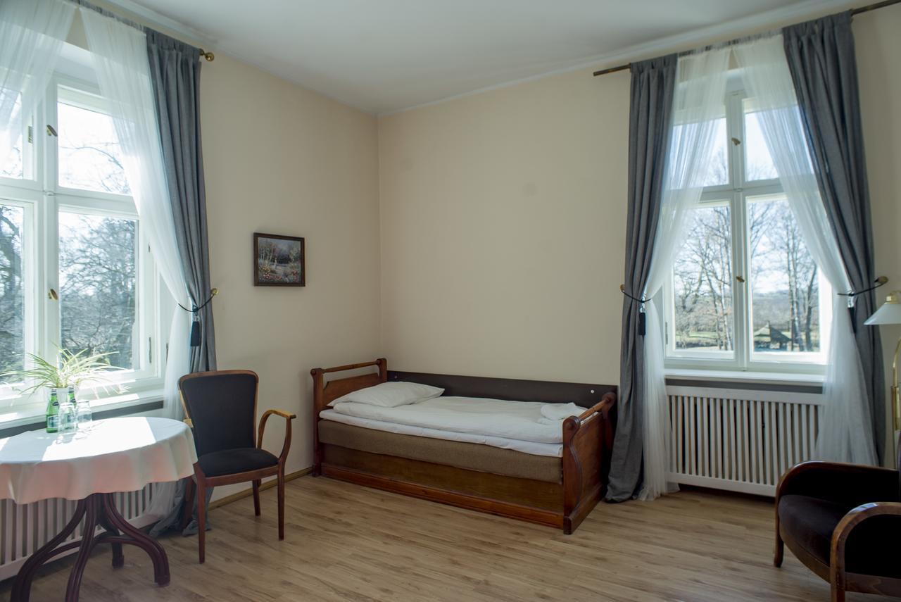 Palac Kobylniki Hotell Obrzycko Exteriör bild