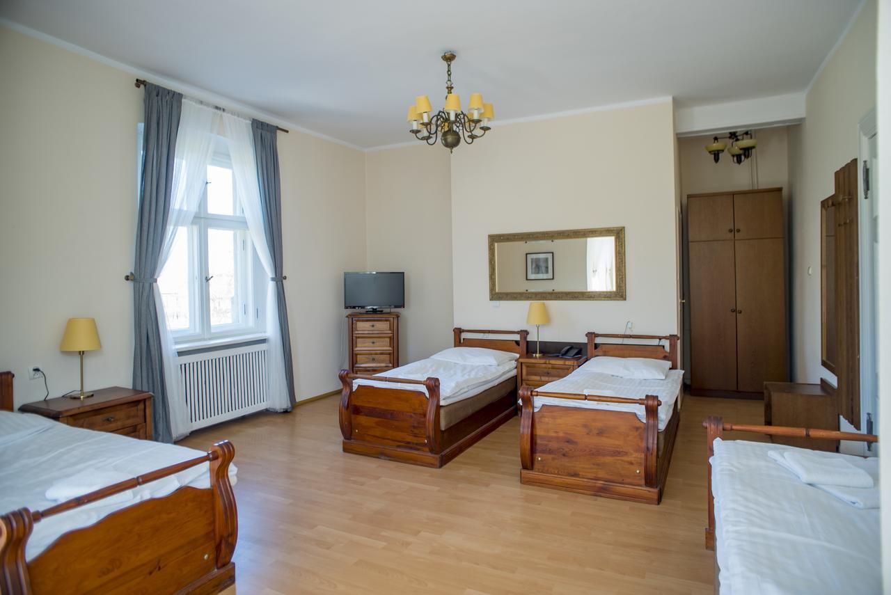 Palac Kobylniki Hotell Obrzycko Exteriör bild